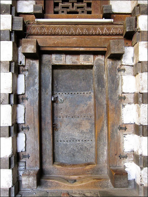 Door in the church of Yemrehanna Kristos