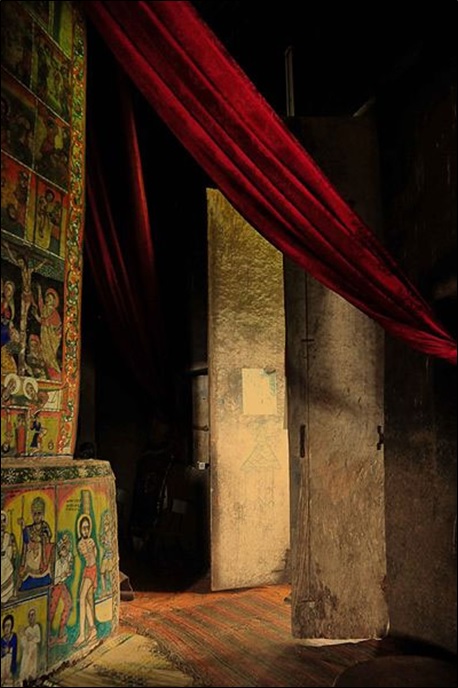 Lake Tana Church. Round Church made from mud with cane weaving