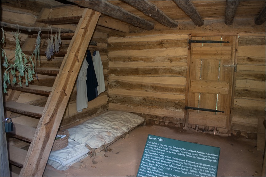 Slave Cabin interior 01 - Mount Vernon