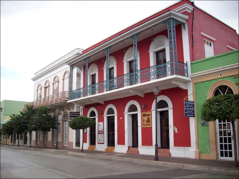 Historic colonial buildings at Ruiz Belvis St